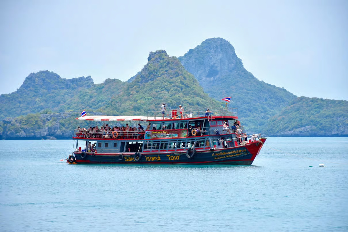 Ang Thong Marine Park Slow Cruise Tour from Koh Samui